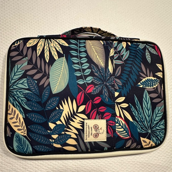 Travel Portfolio Organizer Waterproof Bag - Multifunctional, Zippered - Like NEW - Picture 4 of 11